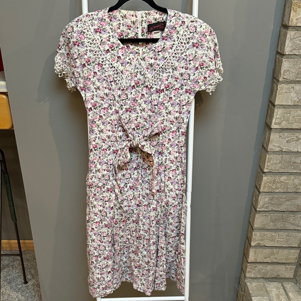 Women’s Vintage Floral Lace-Trimmed Dress